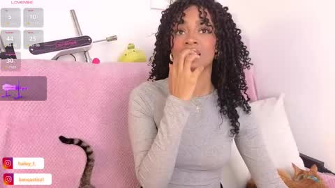 Snapshot of heily_fox chatting on 02.17.25 HEILY online show from 02.17.25