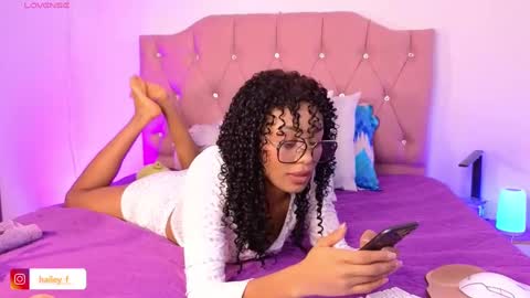 Snapshot of heily_fox chatting on 02.28.25 HEILY online show from 02.28.25