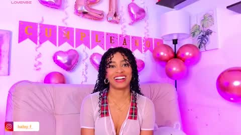 Snapshot of heily_fox chatting on 03.04.25 HEILY online show from 03.04.25