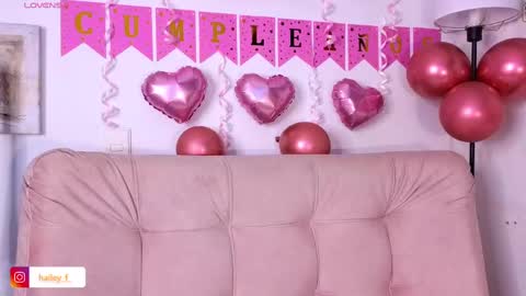 Snapshot of heily_fox chatting on 03.05.25 HEILY online show from 03.05.25