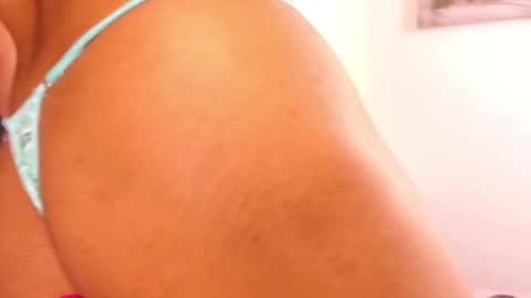 Snapshot of heily_fox chatting on 10.10.25 HEILY online show from 10.10.25