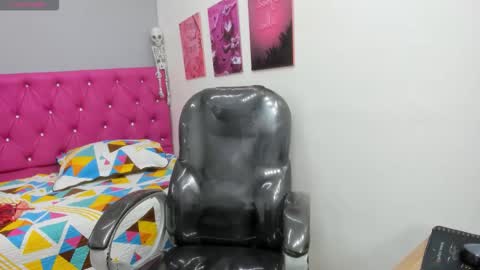 Snapshot of helen_russoo chatting on 11.09.25 Helen online show from 11.09.25