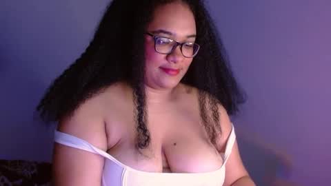 Snapshot of helena_grant chatting on 01.29.25 Helena online show from 01.29.25