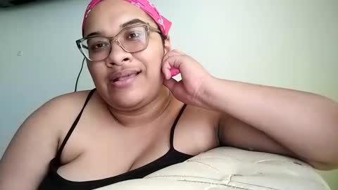 Snapshot of helena_grant chatting on 03.12.26 Helena online show from 03.12.26