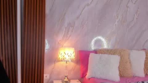 Helena Santos  online show from 02.04.26