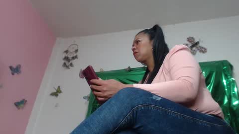 helenahotwet online show from 12.21.25