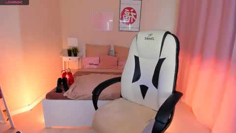 Snapshot of helenaregal chatting on 11.15.25 Helena online show from 11.15.25