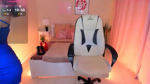 Snapshot of helenaregal chatting on 11.28.25 Helena online show from 11.28.25