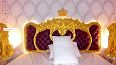 H E L E N A  online show from 01.28.25