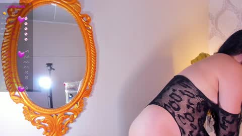 H E L E N A  online show from 02.08.25