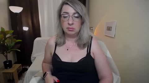 helenenigma online show from 09.10.25