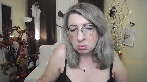 helenenigma online show from 10.11.25