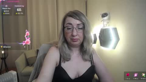 Snapshot of helenenigma chatting on 04.22.26 helenenigma online show from 04.22.26
