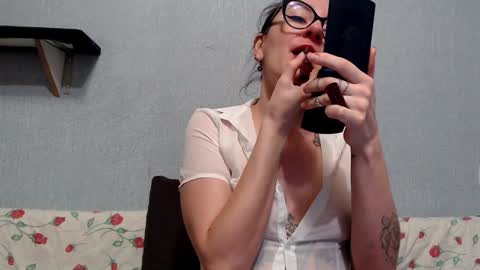 Snapshot of helenred chatting on 12.29.24 HelenRed online show from 12.29.24