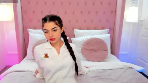 Snapshot of helentiny chatting on 11.07.25 Helen online show from 11.07.25