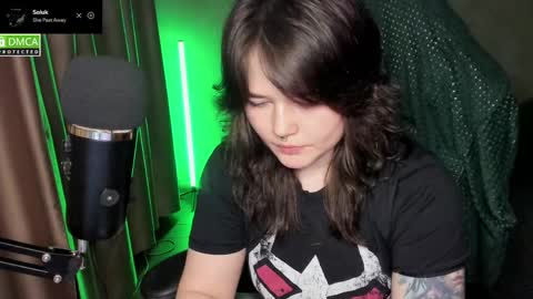 Snapshot of hell_hotline chatting on 05.04.26 Red online show from 05.04.26
