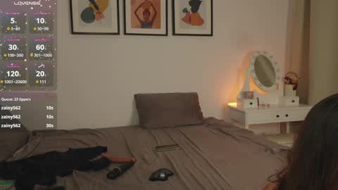 Lorette Lory online show from 02.22.25