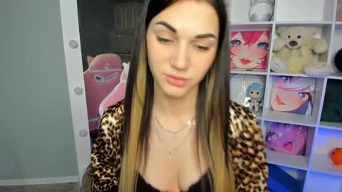 Snapshot of hellen__moore chatting on 12.04.24 GTM3Mon Tue Wed Thu Fri San 0400 am-1030pm online show from 12.04.24