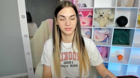 Snapshot of hellen__moore chatting on 12.06.24 GTM3Mon Tue Wed Thu Fri San 0400 am-1030pm online show from 12.06.24