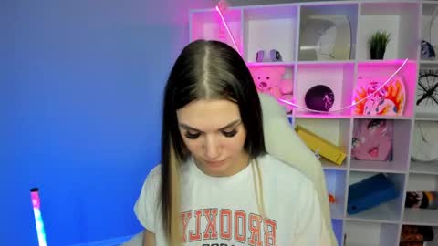 Snapshot of hellen__moore chatting on 12.23.24 GTM3Mon Tue Wed Thu Fri San 0400 am-1030pm online show from 12.23.24