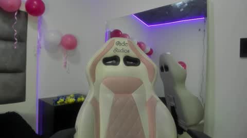 hellen__smith_ online show from 11.01.25