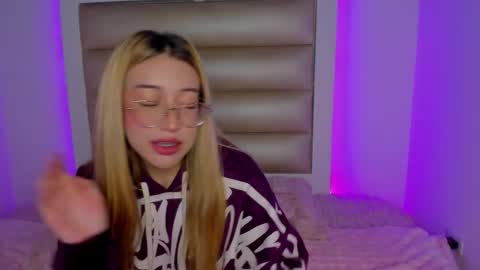 hellen__smith_ online show from 02.05.26