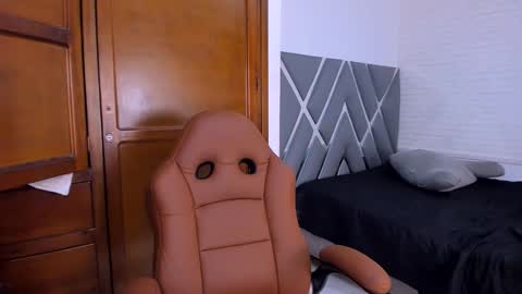 Snapshot of hellena_1 chatting on 09.24.25 Juliet online show from 09.24.25