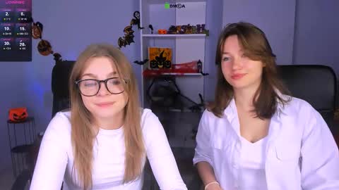 Snapshot of helli_belli chatting on 10.25.25 Helli online show from 10.25.25