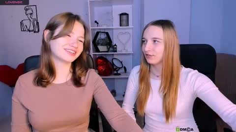 Snapshot of helli_belli chatting on 11.19.25 Helli online show from 11.19.25