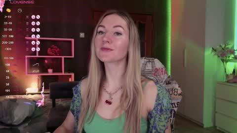 Alisia  Monday to Friday from 10 am to 4 pm GMT 2 online show from 11.21.25