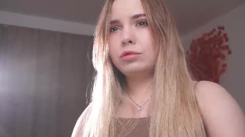 Snapshot of hello_taya chatting on 10.09.25 Taya online show from 10.09.25