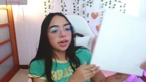 Snapshot of hellokitty_valery1 chatting on 06.25.26 hellokitty_valery1 online show from 06.25.26