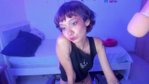 Snapshot of helloskinnygirls chatting on 02.02.26 Raven and Momo online show from 02.02.26