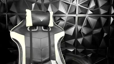 heluehorny13 online show from 02.25.25