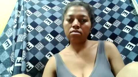 Snapshot of henitsaldy chatting on 09.10.25 henitsaldy online show from 09.10.25