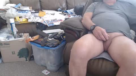 Snapshot of henryjxxx chatting on 10.12.25 henryjxxx online show from 10.12.25