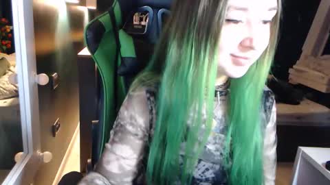 Snapshot of hentaishiing chatting on 10.29.25 Hentaishiing online show from 10.29.25