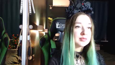 Snapshot of hentaishiing chatting on 11.22.25 Hentaishiing online show from 11.22.25