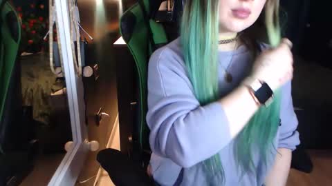 Snapshot of hentaishiing chatting on 11.26.25 Hentaishiing online show from 11.26.25