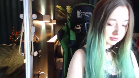 Snapshot of hentaishiing chatting on 11.30.25 Hentaishiing online show from 11.30.25