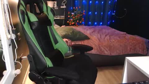 Snapshot of hentaishiing chatting on 12.19.25 Hentaishiing online show from 12.19.25