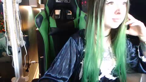 Snapshot of hentaishiing chatting on 12.20.25 Hentaishiing online show from 12.20.25