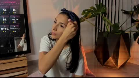 Snapshot of hera_069 chatting on 12.27.24 Hello I am Valentina independent Colombian model I love sensuality and pleasure welcome online show from 12.27.24