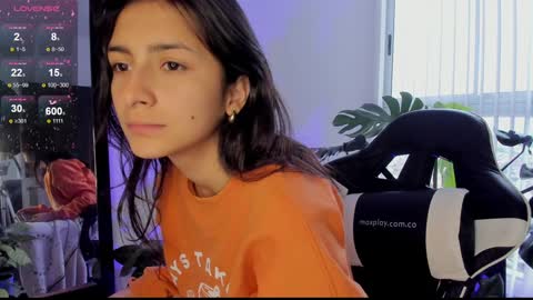 Snapshot of hera_069 chatting on 12.30.24 Hello I am Valentina independent Colombian model I love sensuality and pleasure welcome online show from 12.30.24