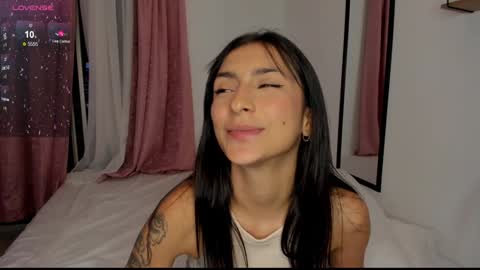 Snapshot of hera_069 chatting on 01.07.25 Hello I am Valentina independent Colombian model I love sensuality and pleasure welcome online show from 01.07.25