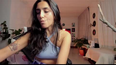 Snapshot of hera_069 chatting on 01.18.25 Hello I am Valentina independent Colombian model I love sensuality and pleasure welcome online show from 01.18.25