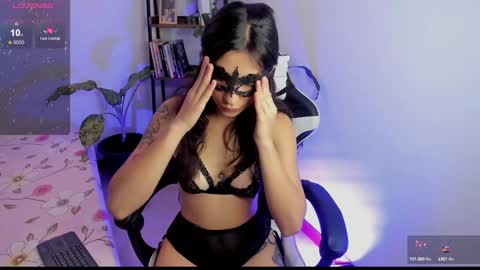 Snapshot of hera_069 chatting on 01.31.25 Hello I am Valentina independent Colombian model I love sensuality and pleasure welcome online show from 01.31.25