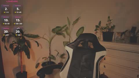 Snapshot of hera_069 chatting on 09.18.25 Hello I am Valentina independent Colombian model I love sensuality and pleasure welcome online show from 09.18.25