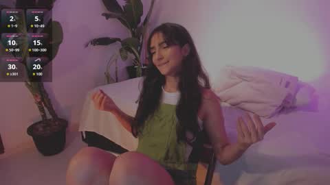 Snapshot of hera_069 chatting on 11.14.25 Hello I am Valentina independent Colombian model I love sensuality and pleasure welcome online show from 11.14.25