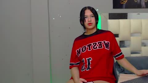 Snapshot of hera_divine chatting on 12.05.24 HERA online show from 12.05.24